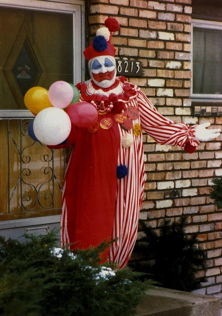 Esta trending 'pogo' inmediatamente pensé que habían encontrado más víctimas de Gacy. Al parece, nada que ver.