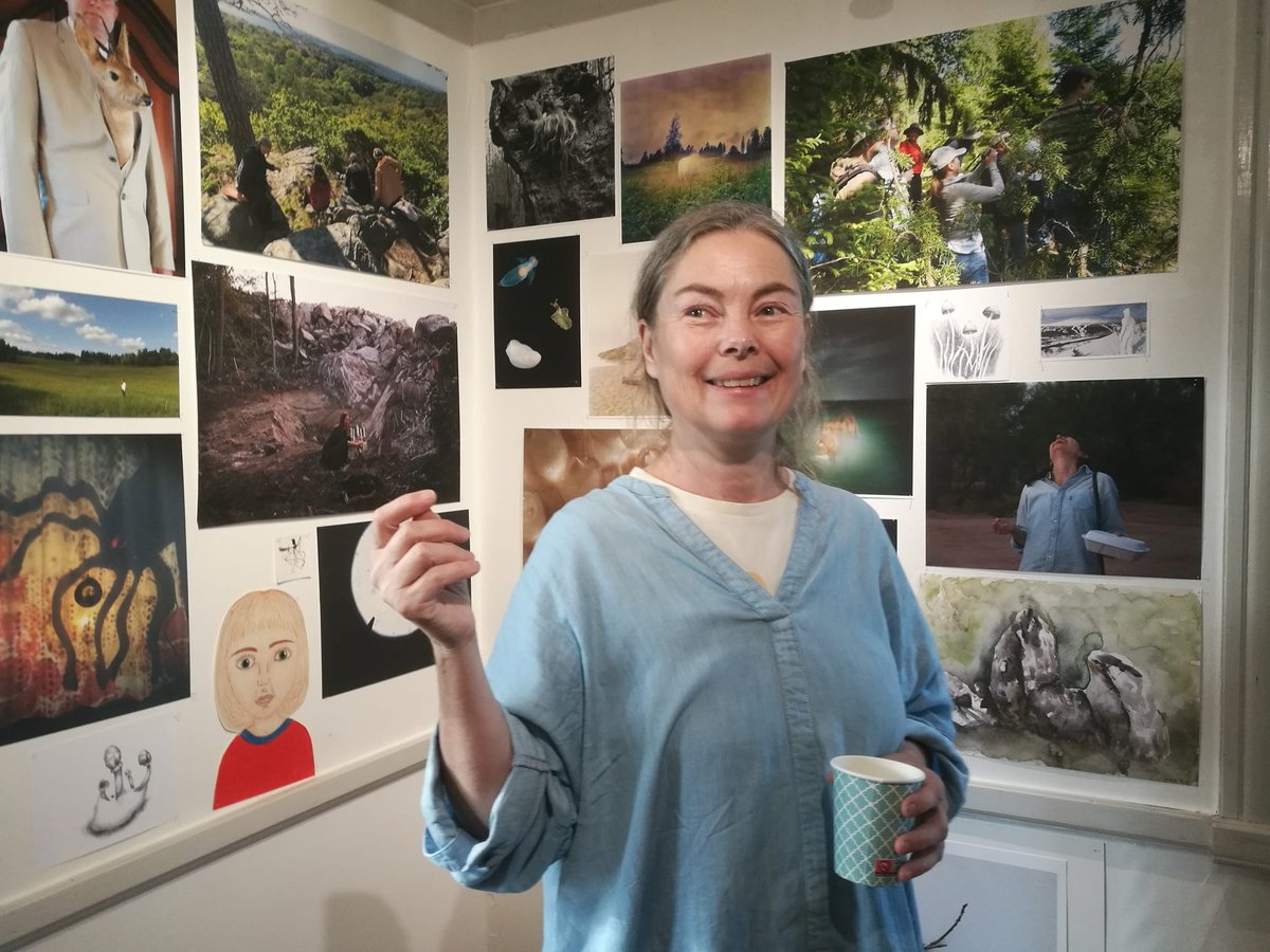 Filosofifestiva's tweet photo. Et bokprosjekt om mer rettferdige forhold mellom mennesker, dyr, vekster, land og klima?
Frøydi Laszlo Belle, billedkunstner og redaktør, vil sammen med Grete Gunneng og filosof Ingmar Meland presentere den nyutgitte boka "The Anthropocene Laboratory" @Filosofifestiva #Kragerø https://t.co/Pq8rI1TYQZ