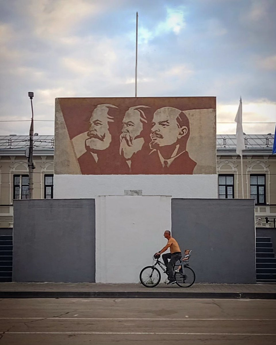 AzadiBarabary's tweet image. #sovmod #socmod #sovietarchitecture #sovietmosaics #sovietheritage #sovietmonumentalart #sovietculture #socmodernism #socmonumentalart #socialistarchitecture #socheritage #socialistmodernism #ussr #lenin #sovietmosaic #sovietvisuals #russia #saratov
#samara #balakovo #engels