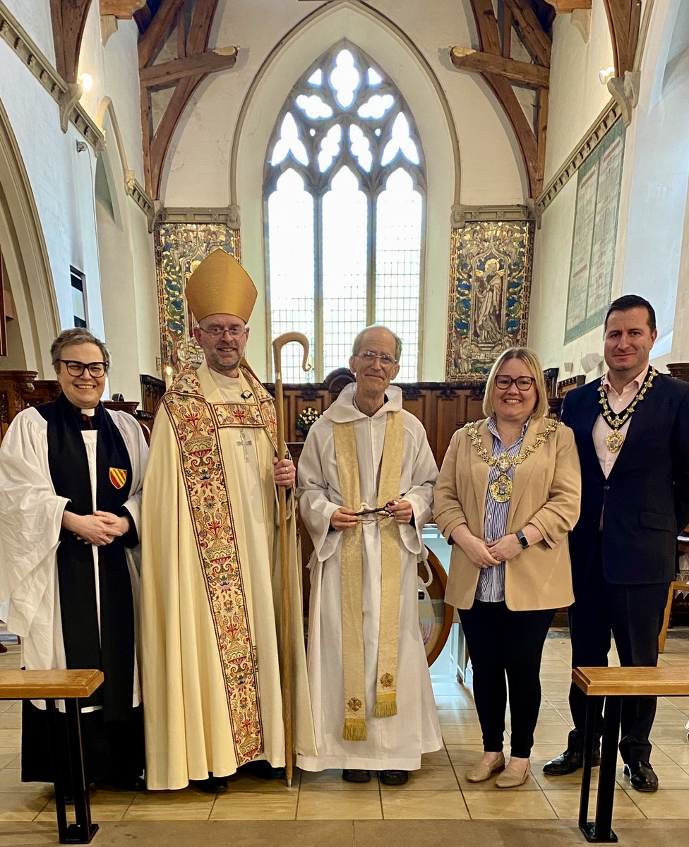 A lovely Service of Welcome for Rev. Canon Steve Williams for his new incumbency at St George, Simister & @StMaggieP, Holyrood, with The Ven. @RevRachelMann & Bishop @matthewporteruk, who gave an apposite sermon on service to others. Wishing Steve the best of luck 🙏🏽