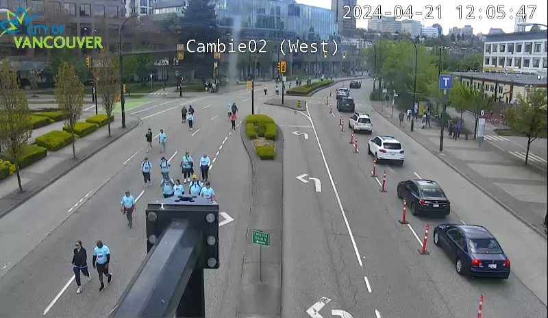 12:12 pm Still lots @VancouverSunRun runners on the roads making a final push to the finish line after a 10 k run, jog or walk. Closed to vehicles: #BurrardBridge down to 4th, 2nd Quebec, to Pacific to the finish line by BC Place. Granville Bridge nb is picking up the slack.