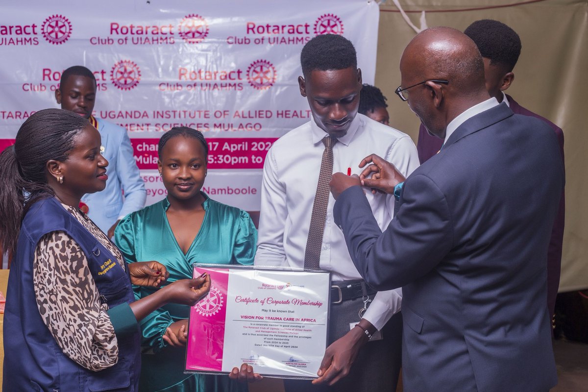 VisionTrauma's tweet photo. We can only say , "Thank you" @RctMulagoUiahmz  and we congratulate you upon your 4th charter cerebration and considering us as your corporate member. We pledge to keep the partnership @JacobSsentamu @MuwagaHanningt1 @Liam_George_ug @lillynassali https://t.co/I8W2KdsfgZ