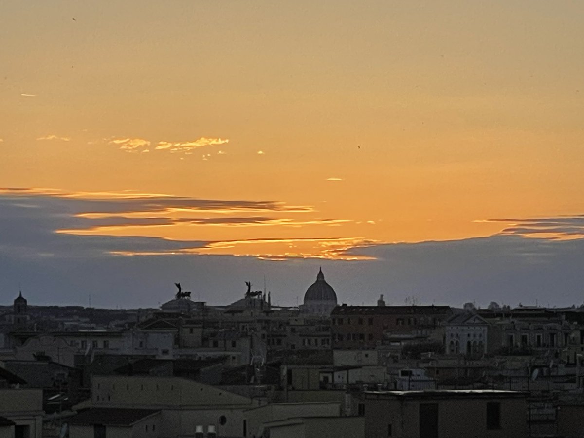 Good night Rome, on your 2777th birthday - I make that 1,014,299 sunsets… 🌇