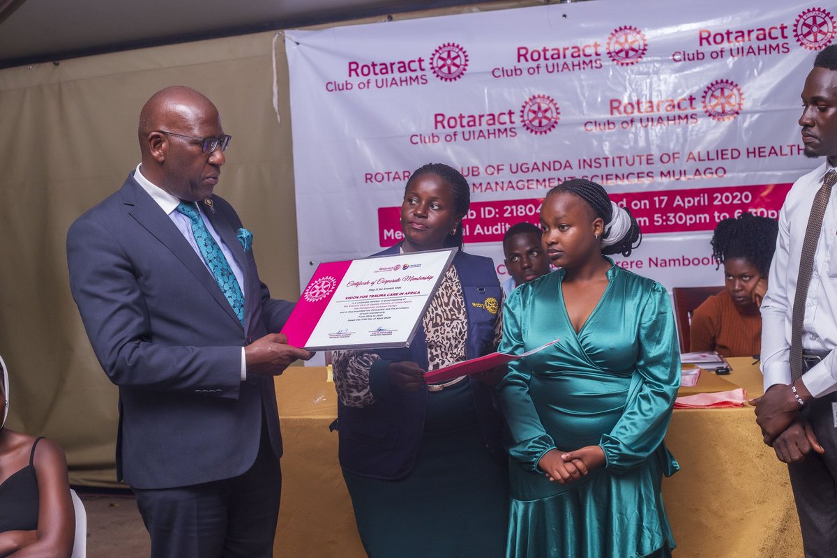 VisionTrauma's tweet photo. We can only say , "Thank you" @RctMulagoUiahmz  and we congratulate you upon your 4th charter cerebration and considering us as your corporate member. We pledge to keep the partnership @JacobSsentamu @MuwagaHanningt1 @Liam_George_ug @lillynassali https://t.co/I8W2KdsfgZ