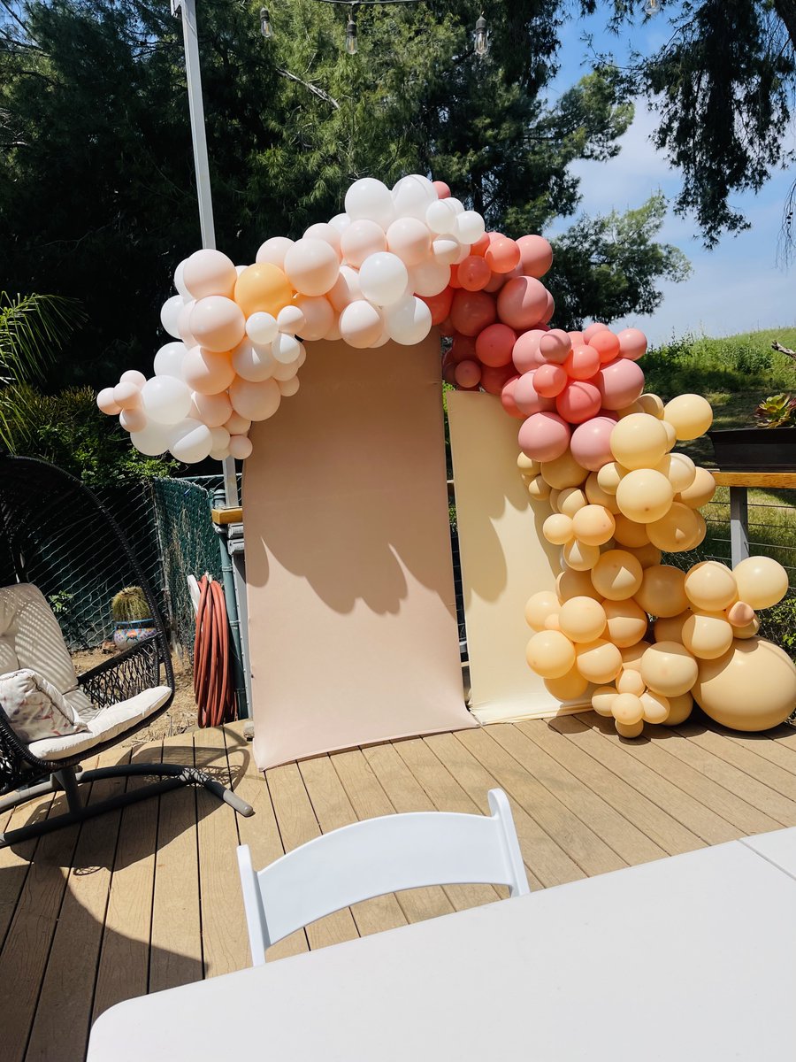 Gena Cadiente found us on @thumbtack to bring our creativity to her #Shower #party with 🎈 #balloons #balloongarland in #WoodlandHills #marambucreativity @marambula.com