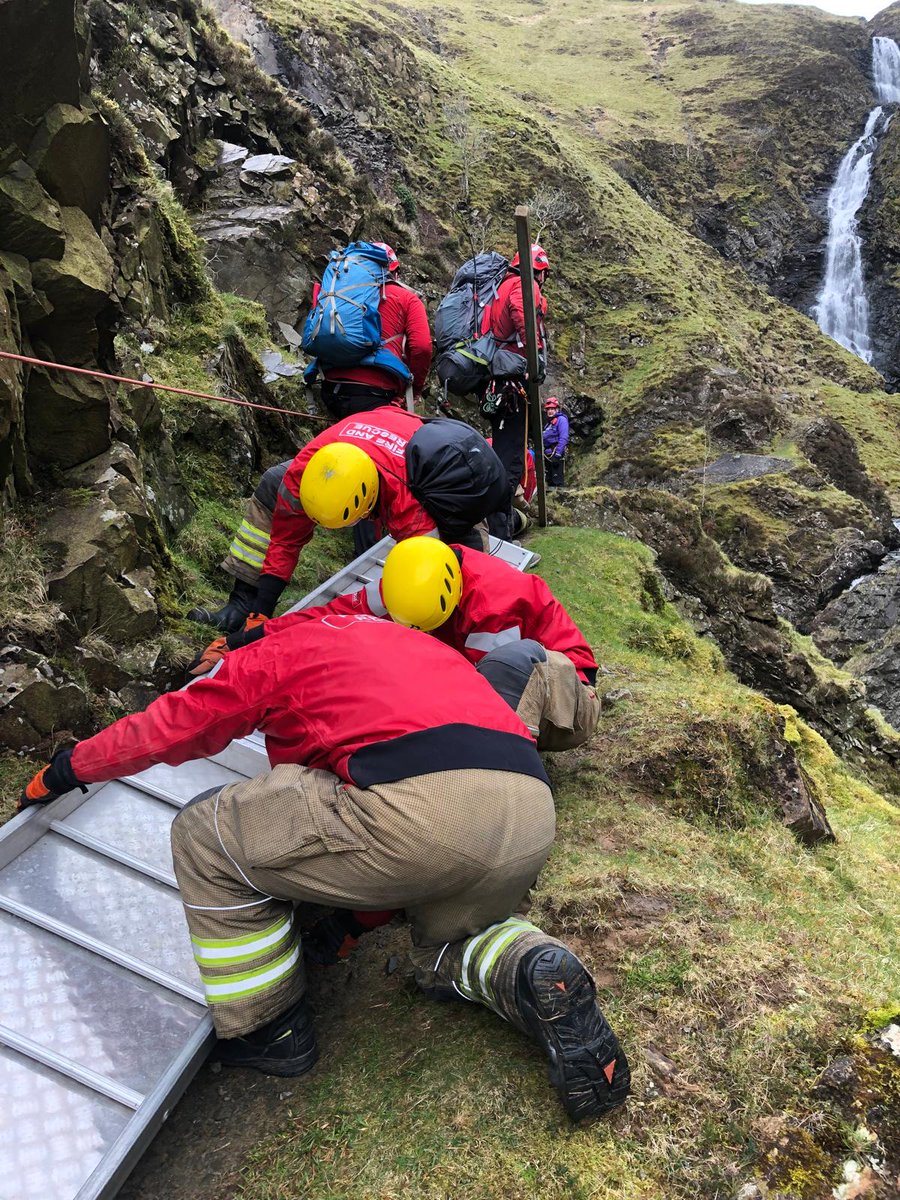 scotfire_DG's tweet photo. MOFFAT are stationed right next door to the @MoffatMRT  &amp; along with @PSOSDandG &amp; @Scotambservice SORT, we joined their exercise at  Grey Mare's Tail to rescue "casualties".

This was a great opportunity to build good working relationships &amp; put the theory into practise. 🚒 https://t.co/nGNbNyaYY2