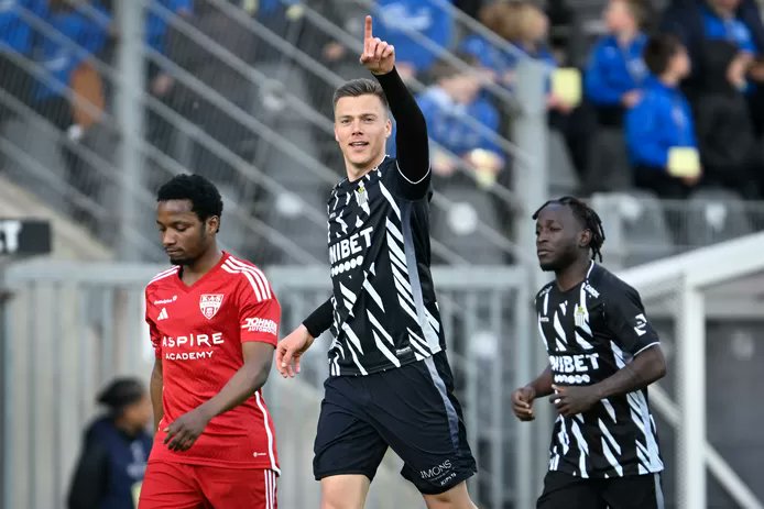 MaProLeague's tweet photo. ⚫⚪ Charleroi 1-0 Eupen ⚫⚪

🧐 | Charleroi est certain de ne pas être relégué directement #CHAEUP https://t.co/Syo7EnxvEJ