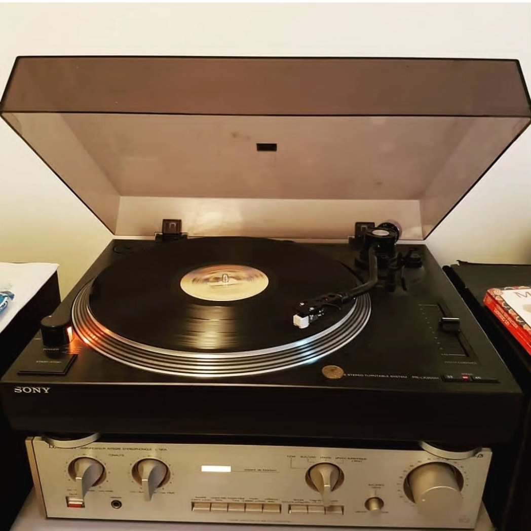 AxelDelapaix's tweet photo. Pour croiser les samples des disques de la Famille avec le HipHop, direction Clignancourt et les puces avec @Maniak 

#hiphop #hiphopculture #hiphopartist #hiphopmusic #hiphophead #hiphoplife #hiphopheads #hiphopart #rap #rapmusic #rapartist #slam #poetryslam #chanson #chansons https://t.co/8M2E5GZALs
