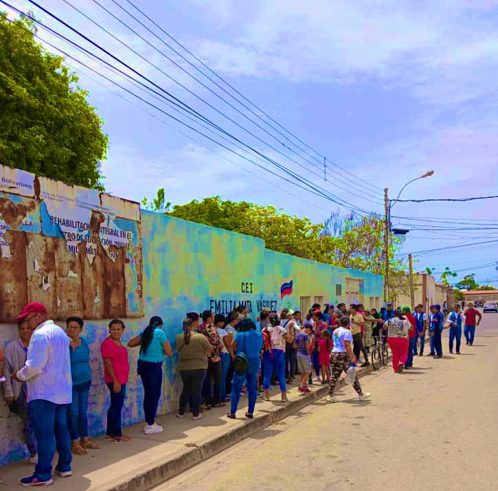 las comunidades de Nueva Esparta ejercen pleno derecho de gobernanza colectiva en los 250 centros electorales, además en los 49 circuitos el pueblo participa con eficiencia en la Gran Consulta Nacional de este 21A. Venezuela nuevamente da cátedra de democracia plana y…