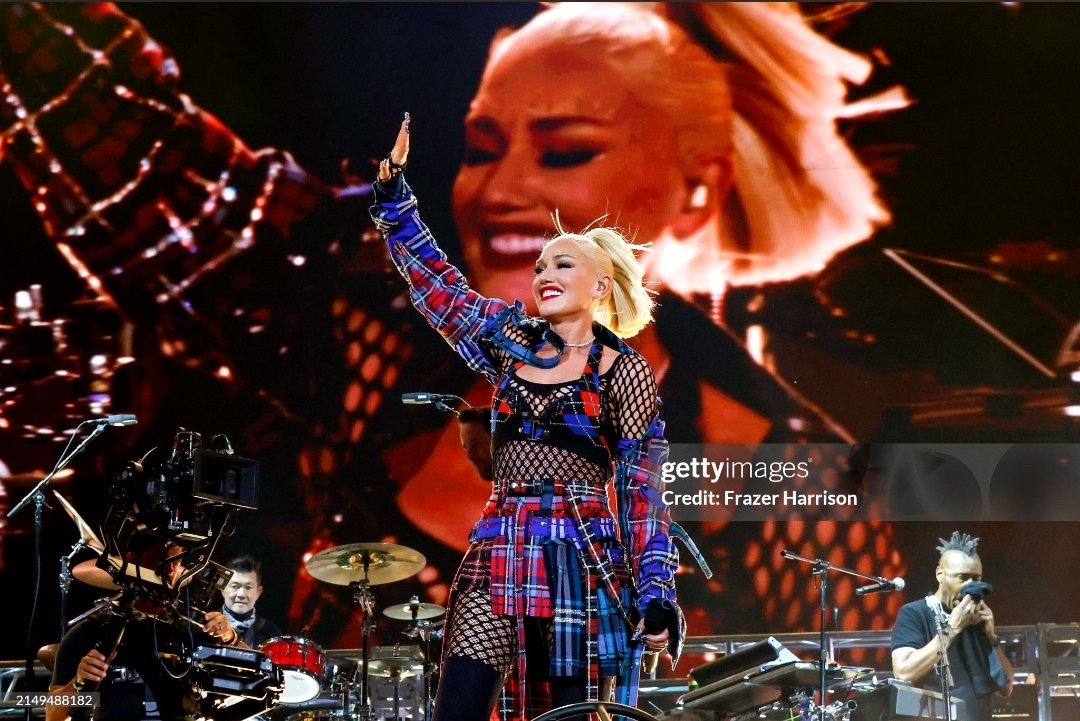 BlueNDface's tweet photo. Gwen Stefani was always meant to be a superstar! 
#NoDoubt #NoDoubtchella #GwenStefani #NoDoubtReunion https://t.co/edN68YBMNi