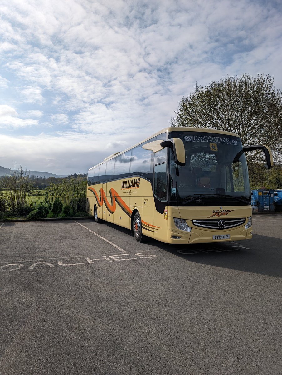 Beccy has taken a school group back to London from Hay on wye today in our Mercedes Turismo executive coach 

#teamwiliams #coachhire
#coachhirewales
#teamworkmakesthedreamwork #williamscoaches 
williams-coaches.co.uk