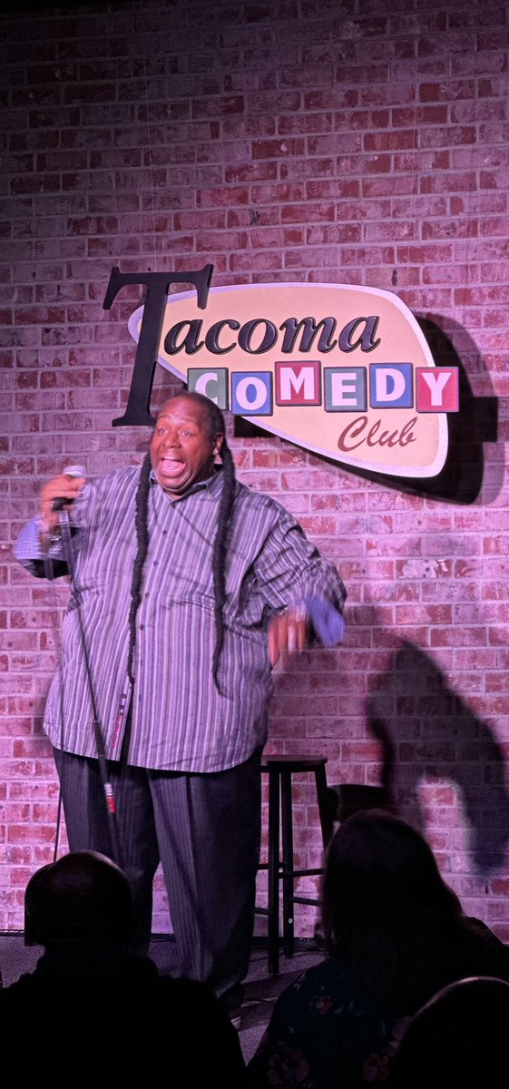 The always hilarious Bruce Bruce has one more show tonight at 7pm! This is your last chance until he comes back so grab your tickets nowww ☺️