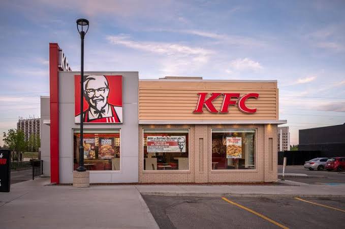 Boykotun gücü 💪🏼 Cezayir'in ilk KFC şubesi, yoğun boykot nedeniyle açıldıktan 3 gün sonra kapatıldı !
