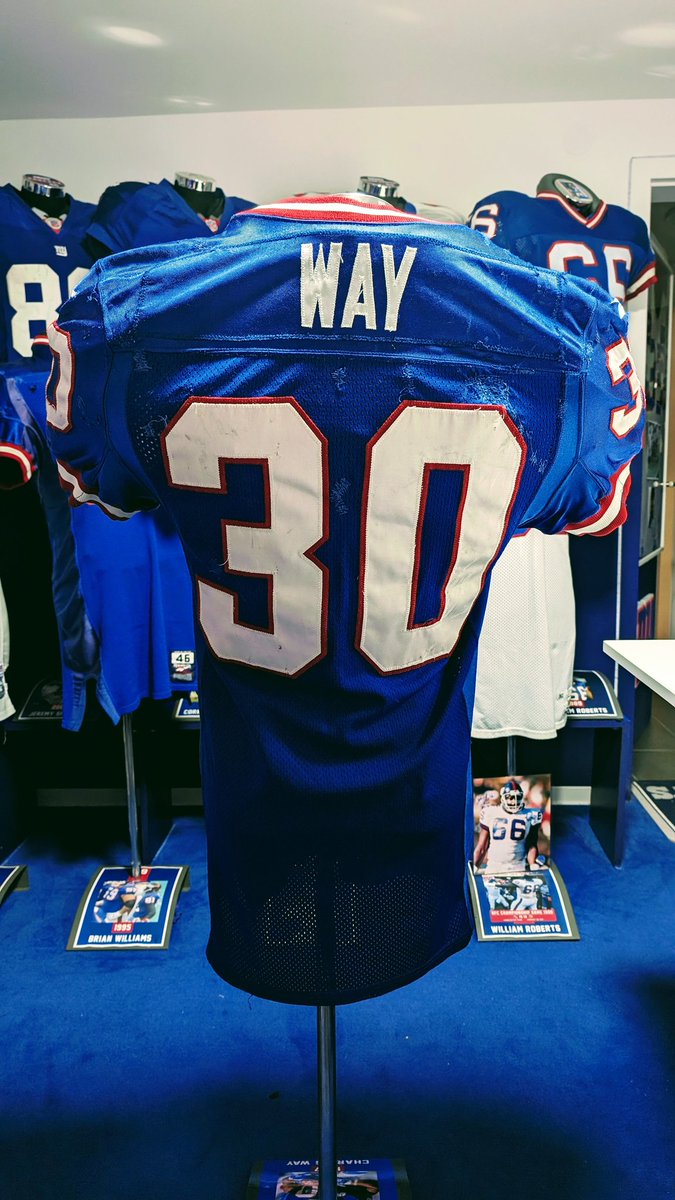 @BigBlueVCR The man. The myth. The jersey. #GiantsPride