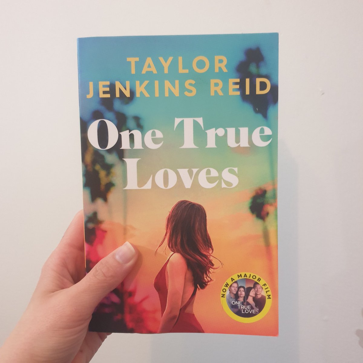 Pyjamas ✔ 
New book ✔ 

What's everyone reading this Sunday?
#booktwt #BookTwitter