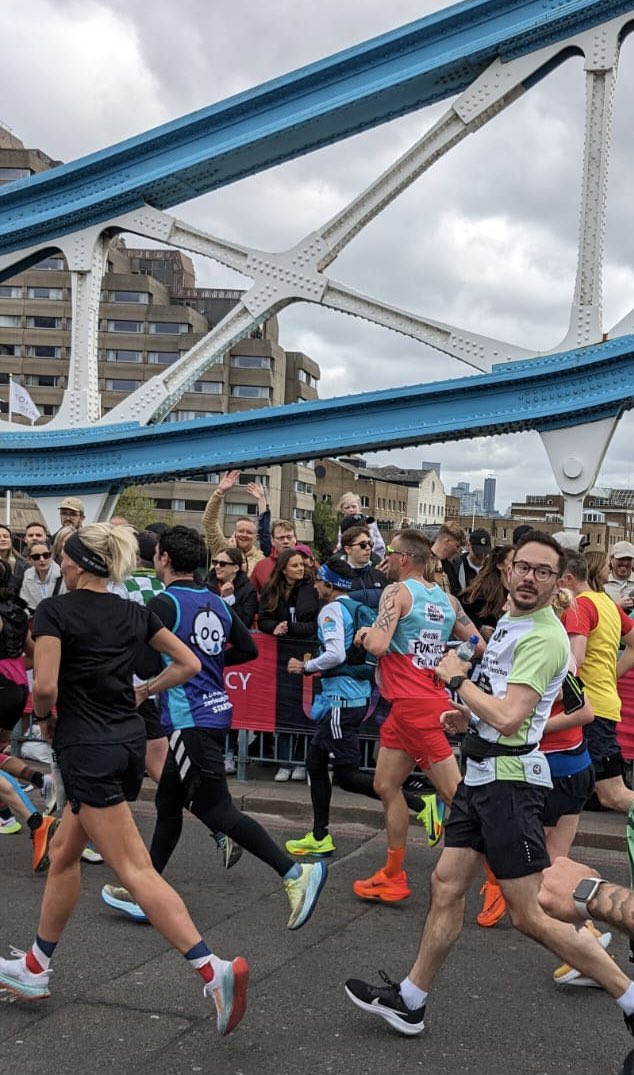 RNID's tweet photo. Such an electric atmosphere at the #LondonMarathon today. We’re keeping an eye out for our #TeamRNID runners – you can do it! 💚 https://t.co/fP2xzkg95M