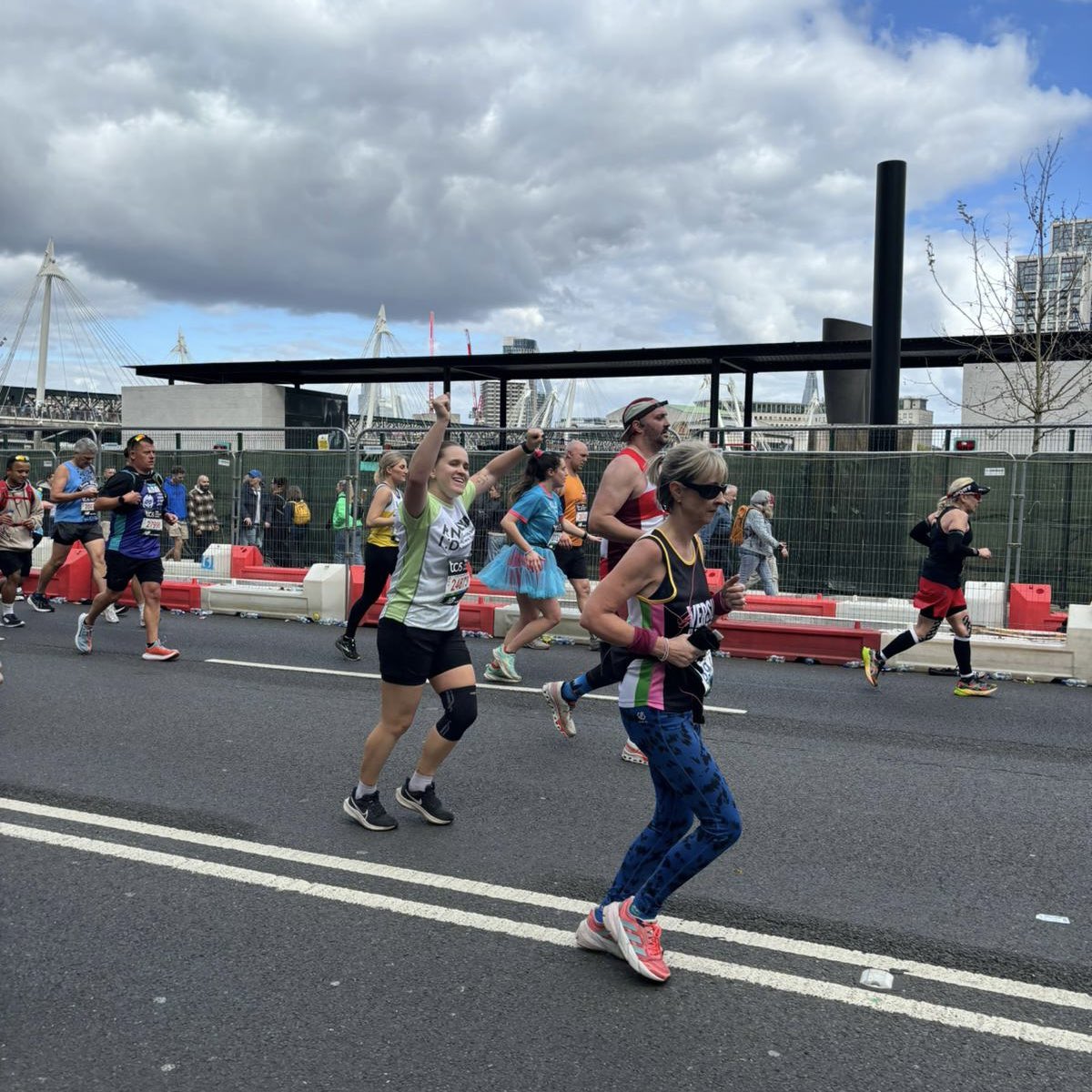 RNID's tweet photo. What a fantastic day! We’re so proud of our #TeamRNID runners for their incredible achievements today at the #LondonMarathon.
Thank you so much to everyone who ran for RNID, helping to support people who are deaf, have hearing loss or tinnitus – now go put your feet up! 💚 https://t.co/GN3vhCenJU