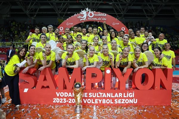 2023-2024 Sezonu #VodafoneSultanlarLigi’nde Şampiyon Fenerbahçe Opet  sportrendy.blogspot.com/2024/04/vodafo…