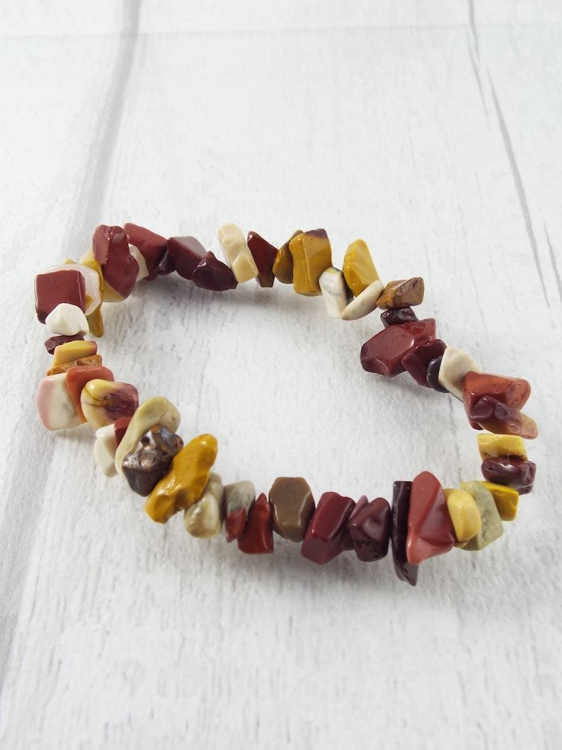 A little something to add colour to your wrist? How about with mookaite or one of the other gemstone chip bracelets in my shop creatoriq.cc/3Nysr7F #Ad #Bracelet #GemstoneChip #SemiPrecious #Unique #Etsy #ShopIndie #UKCraftersHour #HandmadeHour