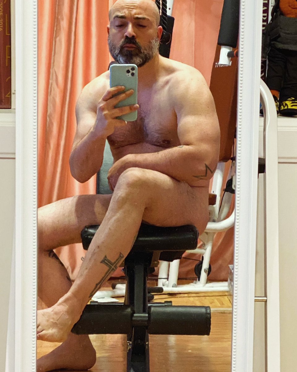 sbruffoncello76's tweet photo. Ma quelli che mi scrivono “quanto sei convinto”, pensano sia un difetto o un’offesa? 😜😜😜
#maurizioandreuccetti #maurizioandreuccettifactory #gay #gaybeard #gaybearded #gaybeardedmen #gaybeardsofinstagram #gayitalia #lgbtq #lgbtq🌈 #gayover40 #gayman #gayguy #gaylove https://t.co/hxwFyT2lKY