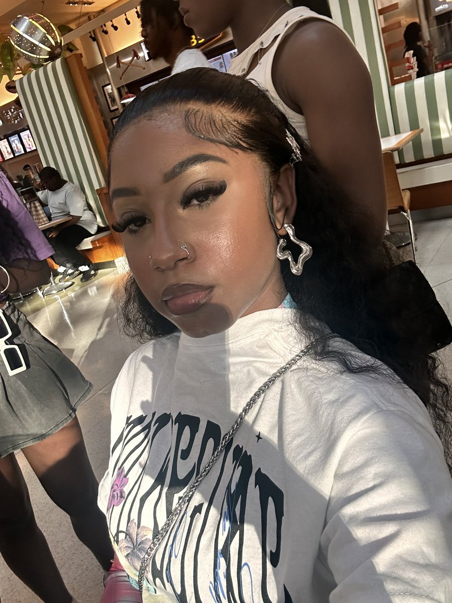 itss_meee_ky's tweet photo. #GradBash2k24 https://t.co/2FHbFVjumO