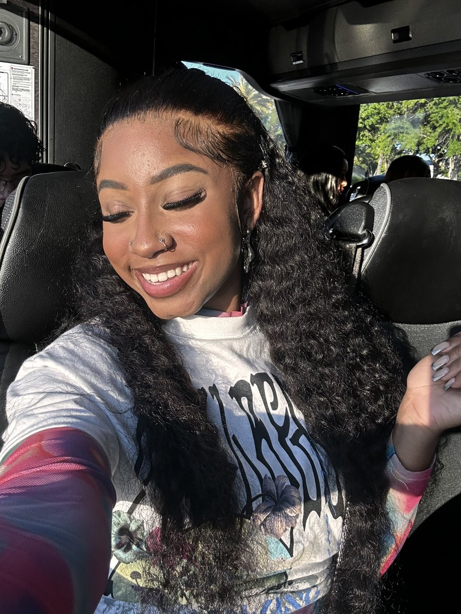 itss_meee_ky's tweet photo. #GradBash2k24 https://t.co/2FHbFVjumO