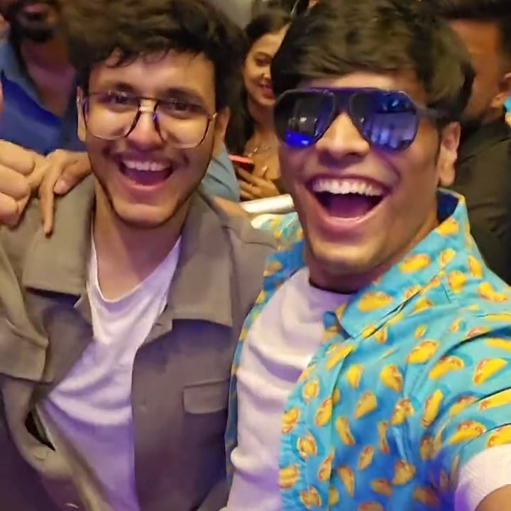nisxtherapy's tweet photo. And here we go our comfort people are here again together y'all,April is definitely mythchay month 🥺🧿
And we're so blessed that lately we're getting to see them more can't be more emotional and happy than this ❤️
#mythchay #TriggeredInsaan #mythpat https://t.co/6EYIAnYDUZ
