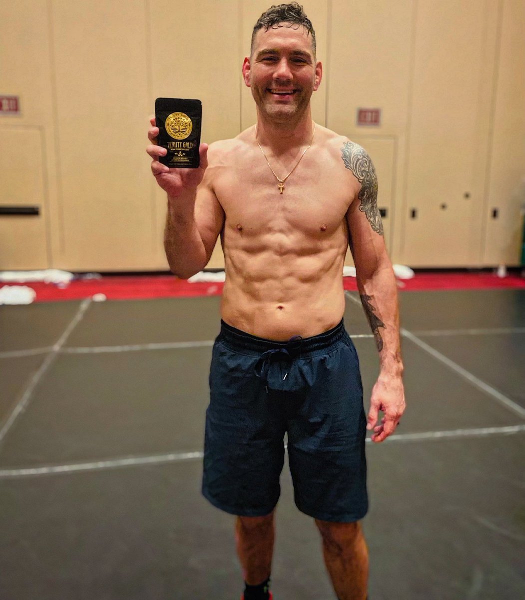 _Trinity_Gold's tweet photo. “Carolina Chris” out here repping the brand.🏆

We 💛 to see it! https://t.co/losxsnsdub