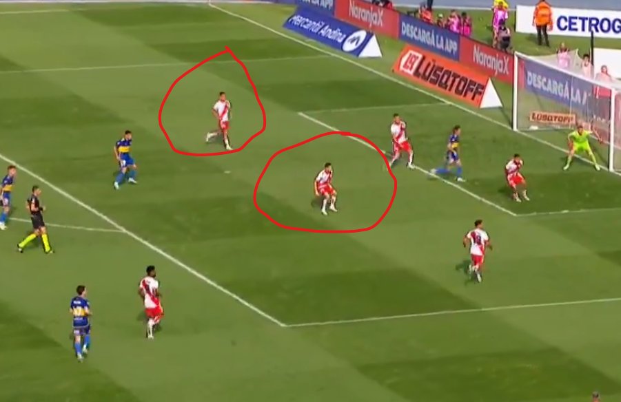 frabigol's tweet photo. Ahi están Nacho y Herrera, mirando como nos hacen gol, sin siquiera moverse. Los dos tipos que no tienen nivel para jugar en River hace 15 partidos y el tecnico sigue insistiendo. 

La soberbia de Demichelis es tan grande que por no reconocer que erró está regalando un clasico. https://t.co/m6DuKmhwbZ