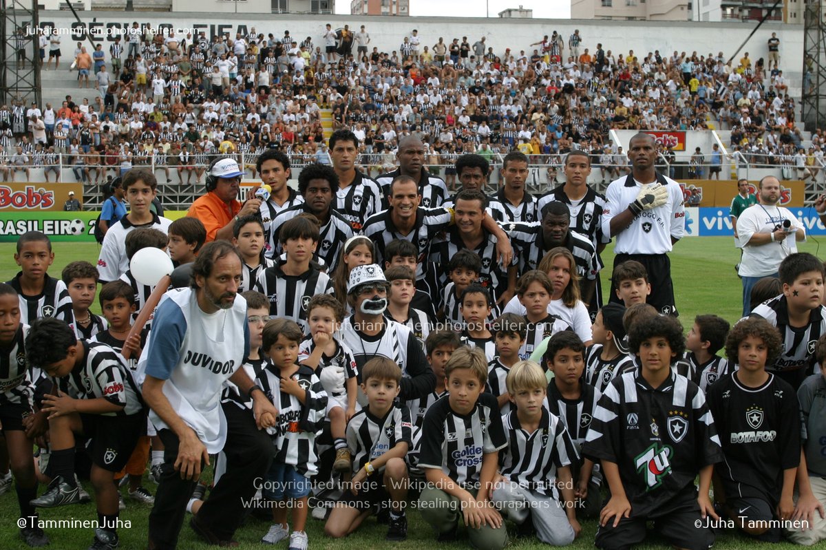 Pelo menos em teoria esta é foto dos XI titulares do Botafogo faz 20 anos hoje, 21 de abril de 2004, em Caio Martins de Niterói. #Botafogo #CaioMartins @BotafogoRetro @BotafogoNela @MuseuBFR