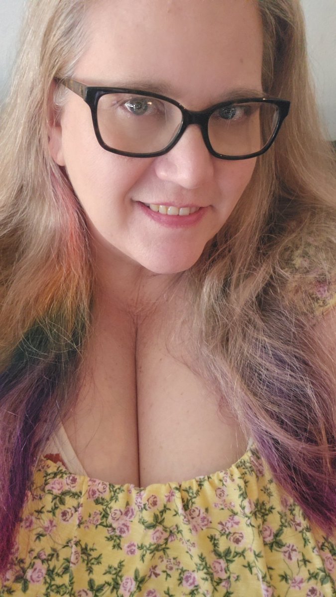 TheGoochieMama's tweet photo. "Put me back on my shelf" 🎶
#SelfieSunday
#ShareASmile #ShareASong #TheTourturedPoetsDepartment
#FakeItTilYouMakeIt https://t.co/34XaKrPl1Z