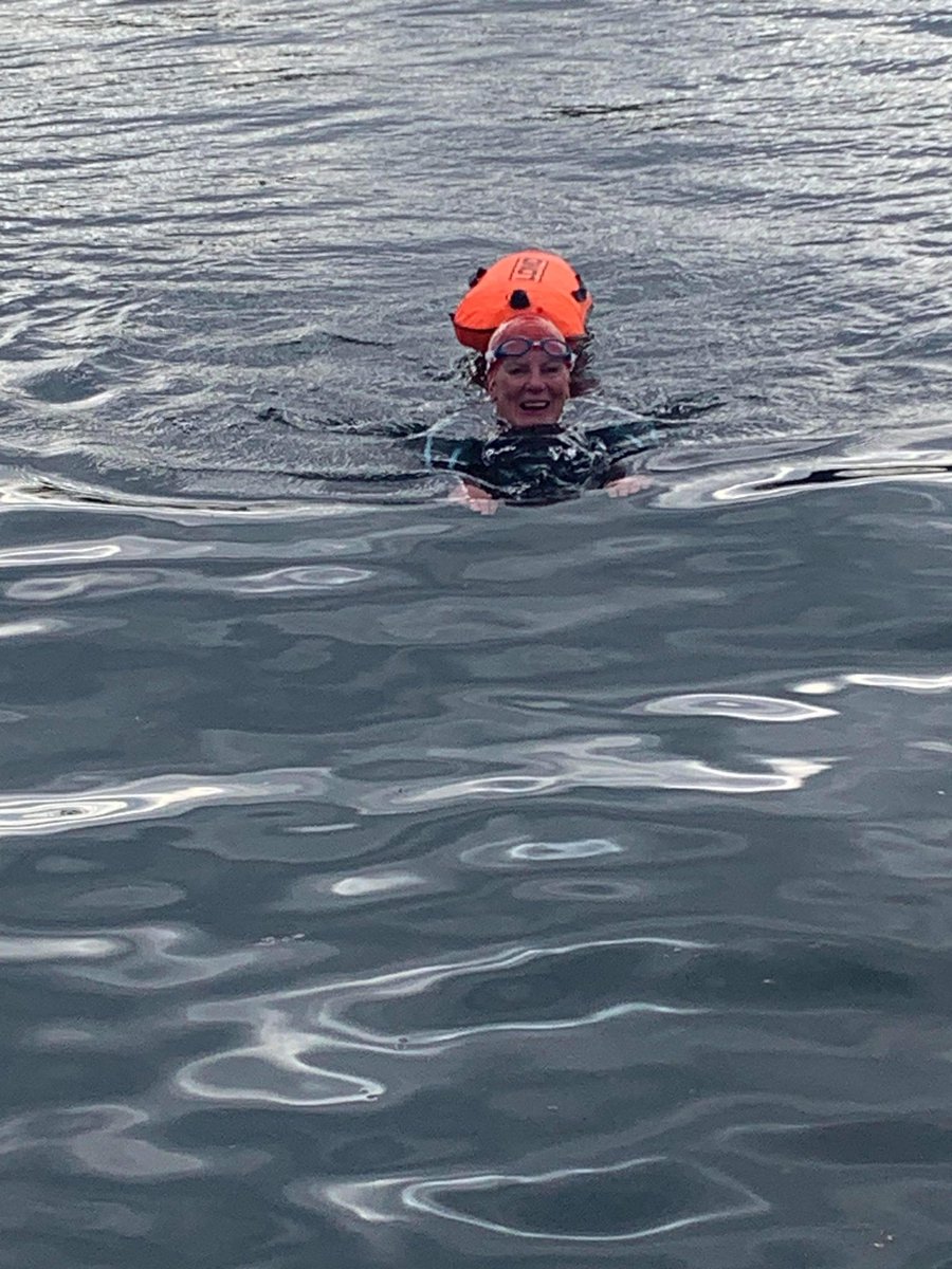 Oooh now that was a cold swim! Was glad I’d decided I’d wear my wetsuit… lovely to see a friend who had popped down for a catch up and so I could get out! ! #openwaterswimming