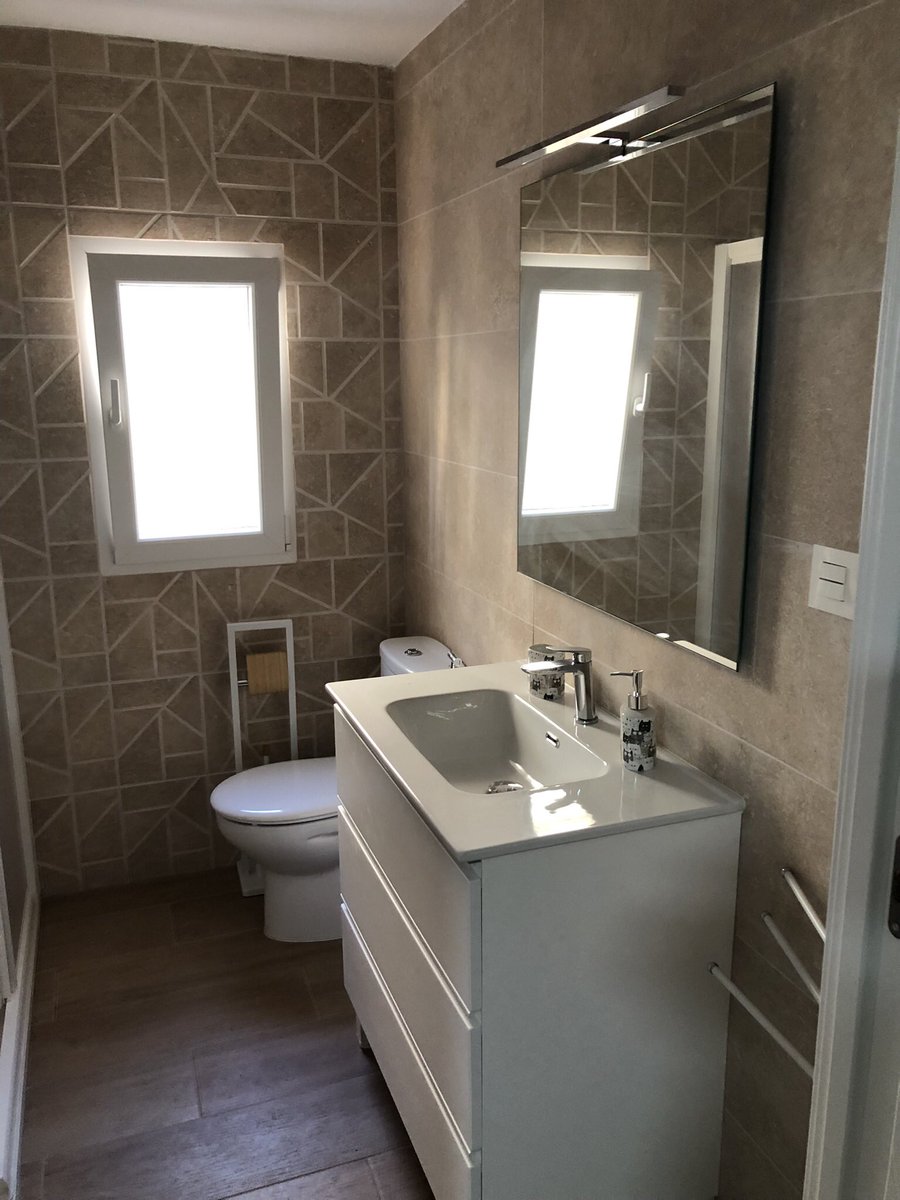 lorenaruuiz_'s tweet photo. Se alquila habitación en piso de estudiantes en Granada, preferiblemente chica.
Piso recien reformado a estrenar de 4 hacitaciones.
+info por aqui o insta lorenaruuiz https://t.co/O2D2dL2kbf