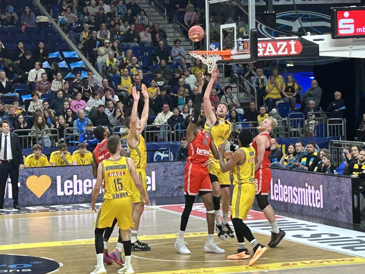 My daughter & I had great seats tonight to see @albaberlin beat @Bamberg_Baskets 98-92. It was an exciting game. The bigs were impressive for the winners tonight. 7’ Krešimir Nikić had a career high 18 points while 6’10” Tim Schneider also had a career high with 25 points.