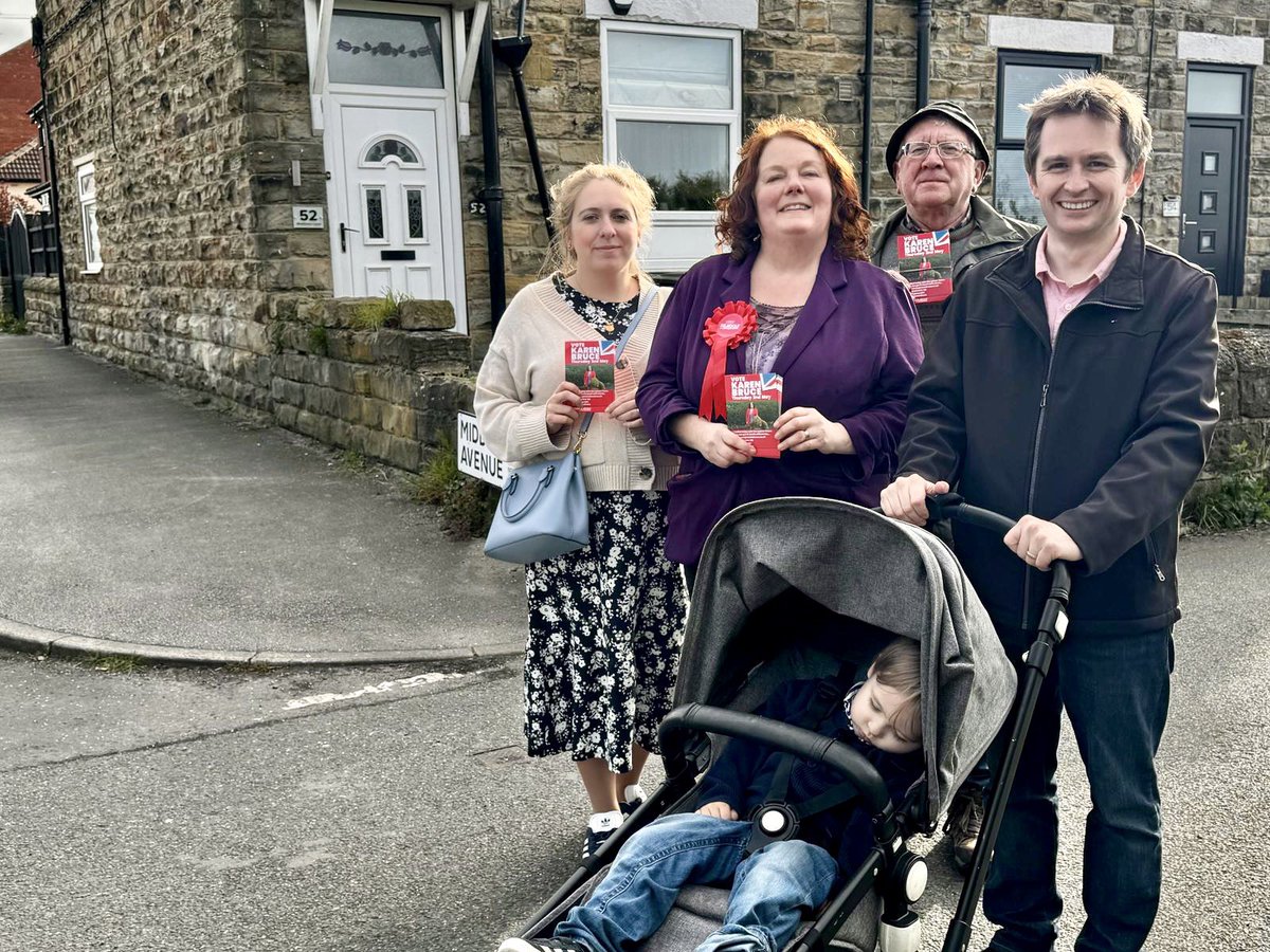 Another great weekend meeting residents across Leeds South West and Morley. We found lots of support for our local Labour candidates ahead of Thursday 2nd May. The sun even made an appearance too! ☀️