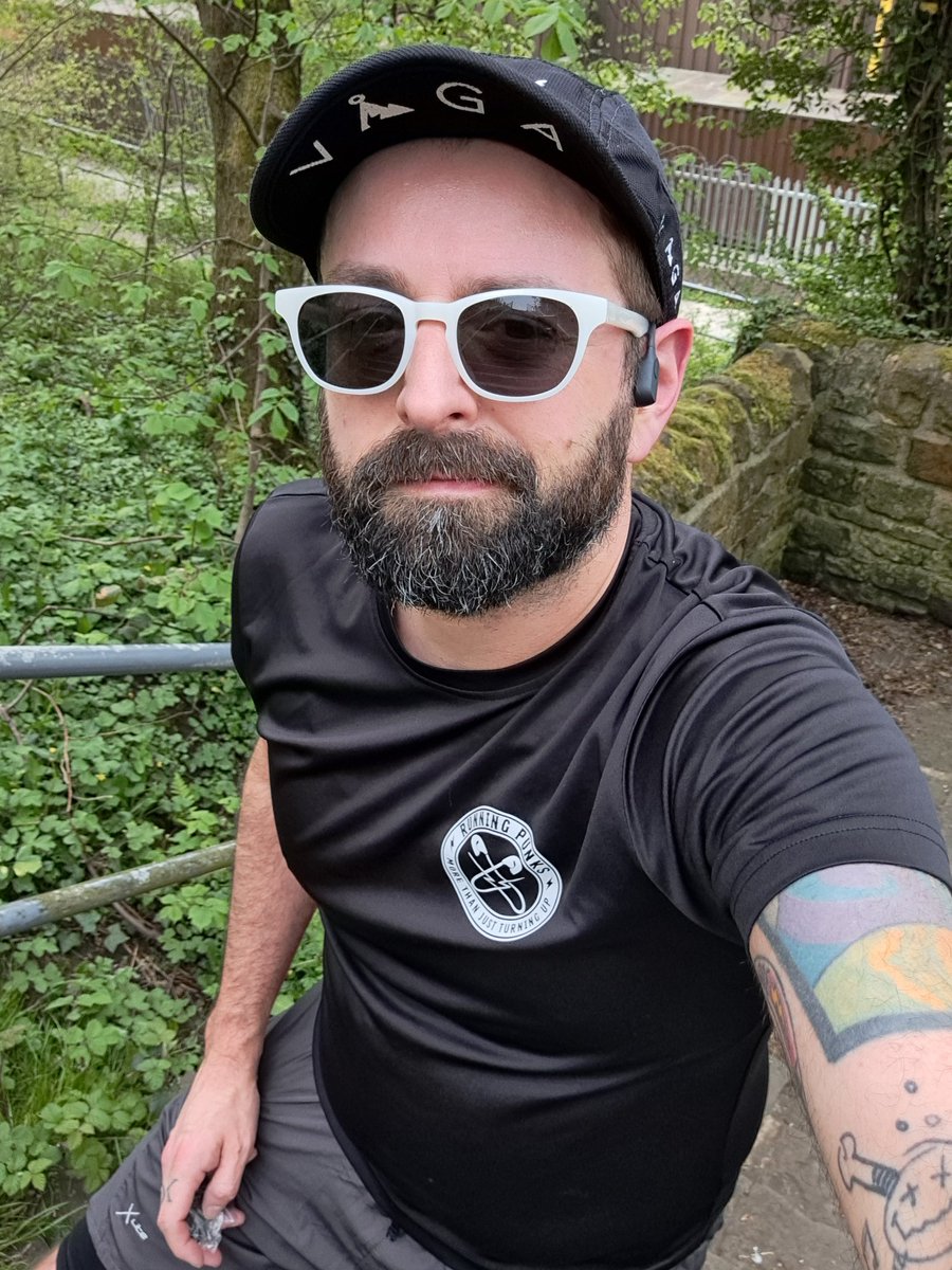 Cakesniffer77's tweet photo. Absolutely cheesed it tonight for #virtualrunclub and hit a 5km PB!3 dogs 0.6DpKm Could have been more, but I was going so fast everything was a blur! ๐คฃ @runningpunks listened to @wearepetneeds - Intermittent Fast Living https://t.co/DuqIjQKpDd