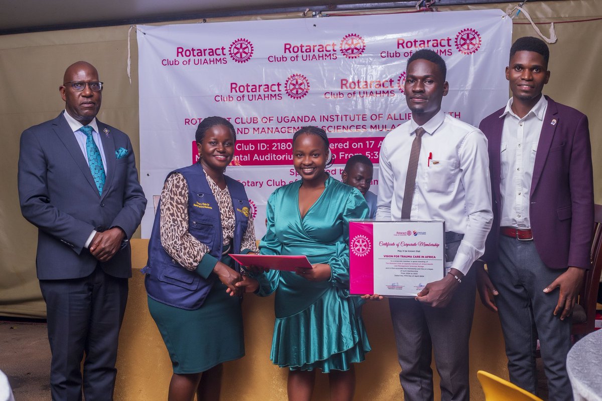 VisionTrauma's tweet photo. We can only say , "Thank you" @RctMulagoUiahmz  and we congratulate you upon your 4th charter cerebration and considering us as your corporate member. We pledge to keep the partnership @JacobSsentamu @MuwagaHanningt1 @Liam_George_ug @lillynassali https://t.co/I8W2KdsfgZ