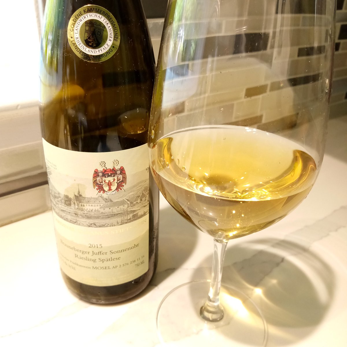 Grown on a 60 to 70% grade of Devonian Slate. Everything is done by hand. Honeyed, yellow peach, cinnamon and ripe pineapple nose. Long silky finish. A wonderful Sunday sipper. @grapelive @RussellVine1981 @SuzyQlovesWine @FoodieWineLover @WinesofGermany #Mosel #wine