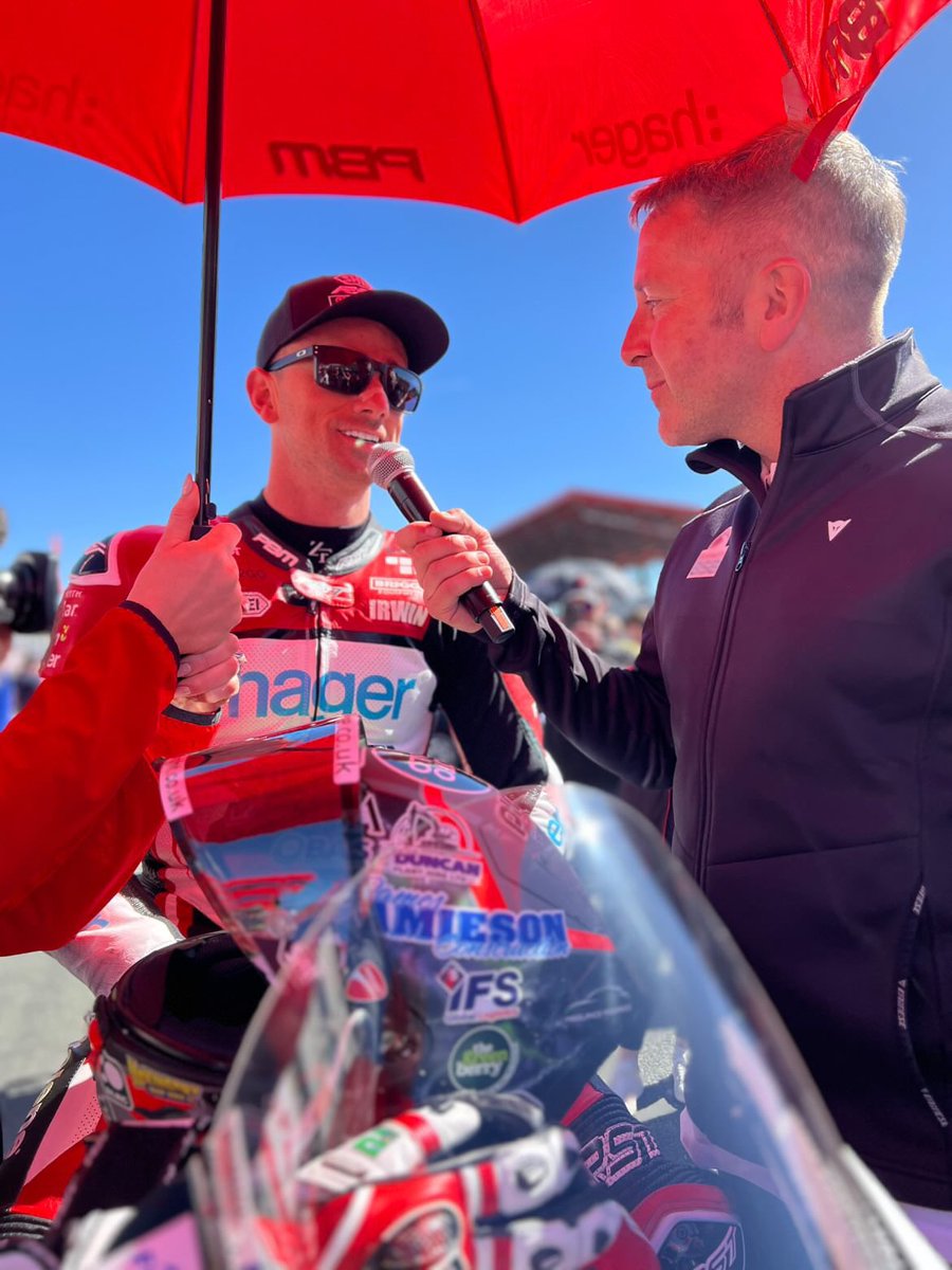 Grid walk shot with @GIrwinRacing @PBM_Team Race 2 @CircuitoNavarra . 📷 @bennetts_bike