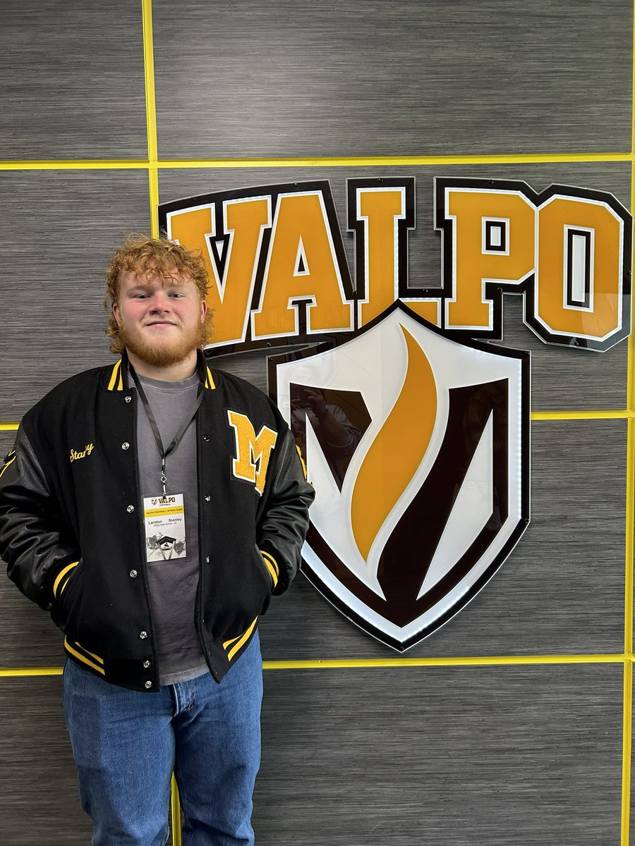 stanley5717's tweet photo. Had a great visit at Valparaiso today!
Thank you @CoachLFox @CoachParkerVU @valpoufootball 
@KSabol7 @MilanIndianFB https://t.co/nvvOIMrQRp