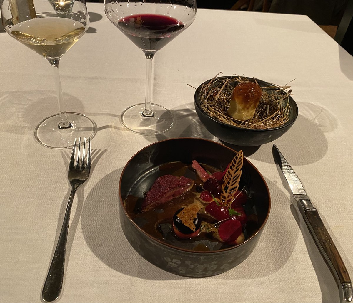 Dinner at Hiša Denk Restaurant – where the sommelier couldn't decide which wine was best with this beautiful pigeon, so gave me both 

#MICHELINStar

#Slovenia 
guide.michelin.com/gb/en/drava/zg…