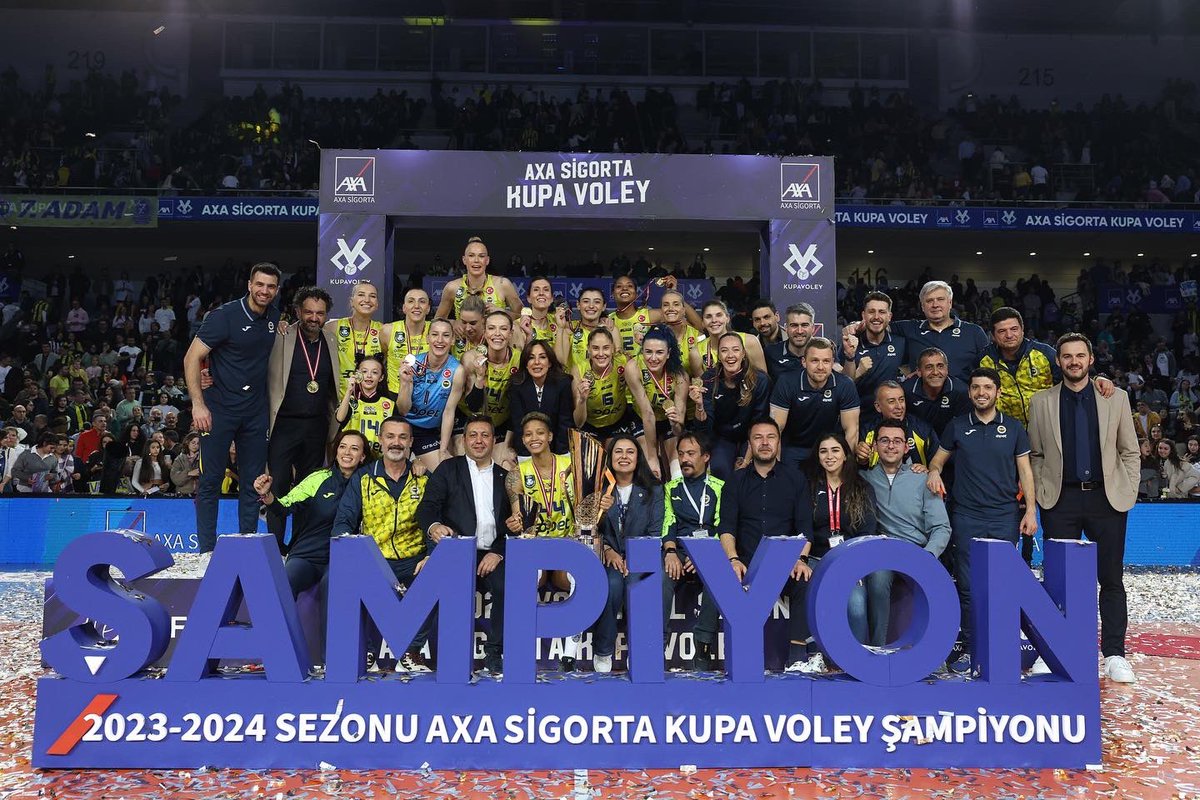 Voleybol ve basketbolda duble yapan Fenerbahçe'nin kadınları 👑