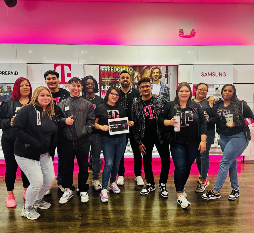 What an Amazing Q1 meeting 🤩 thank you boss man for this successful meeting 🫡 <a href="/D_Hernan31/">David Hernandez</a> 
And thank you to the best RSM <a href="/stephy1495/">Stephanie Galvan</a> for picking me as values leader I am truly grateful for being part of this team 🤩 
🏆Champ Dallas🏆
#partnerincrime 
<a href="/tobiastjones/">Toby Jones</a>