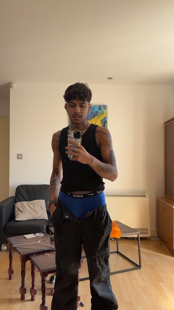 AbsGogna's tweet photo. Slim thick carmel skin https://t.co/3ZKGLYDl5Y