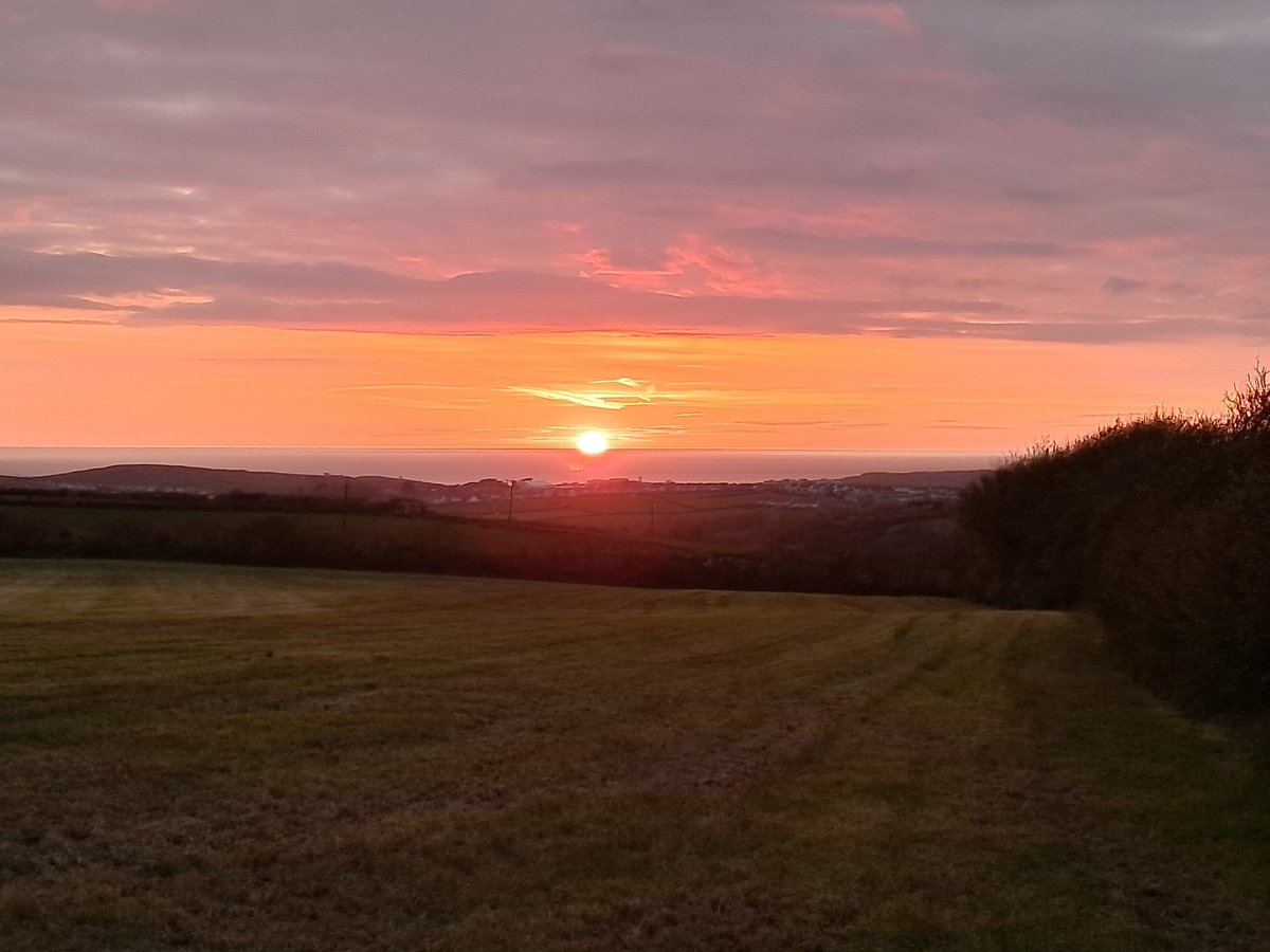 This evenings sunset Cornish style 🌅👌😍 #Cornwall #AtlanticCoast #sunset