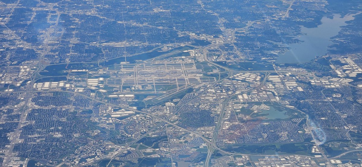 PascalFCDB's tweet photo. Welke luchthaven zijn wij gepasseerd onderweg naar #Houston #Texas #KL661 #Airbus #A330 #PHAKD #KLM https://t.co/fg5R7YsEki