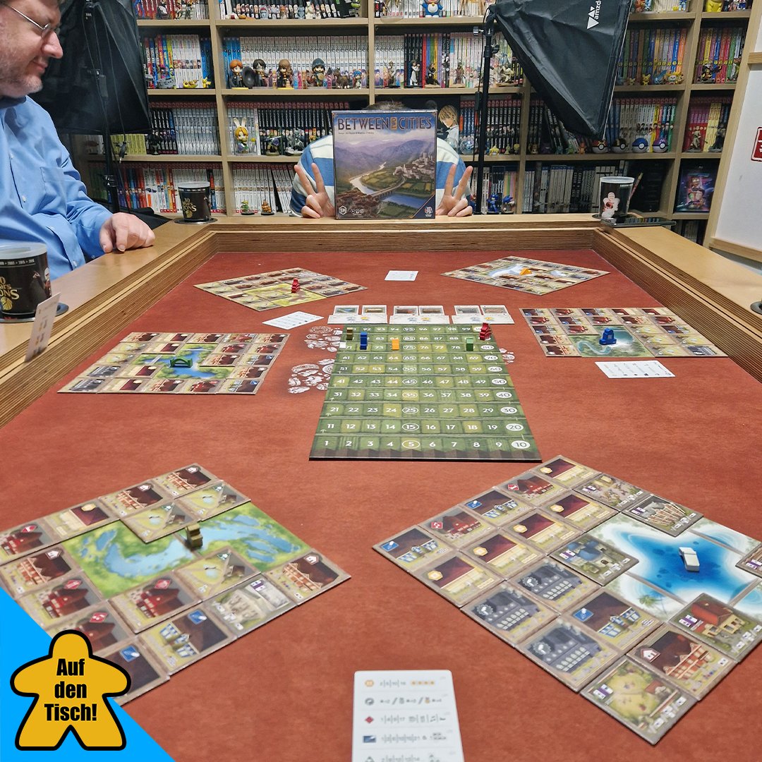 aufdentisch1's tweet photo. Das immer wieder gute #BetweenTwoCities durfte in einer großen Runde nicht fehlen! Es ging am Ende zwischen Oli und Philipp aus,... [1/2]

#aufdentisch #brettspiele #brettspiel #boardgames @stonemaiergames https://t.co/e61vIaSgOl