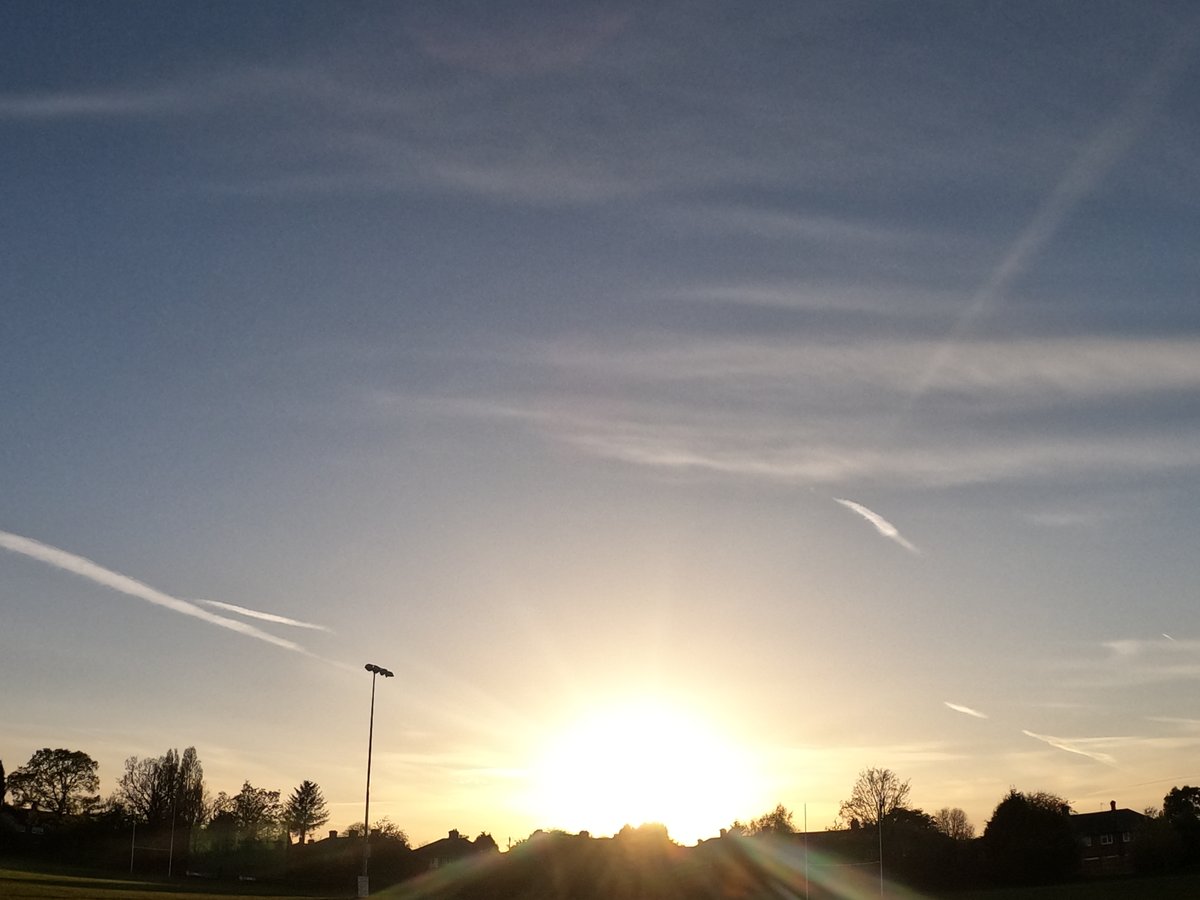 8pm in a dirty north #birmingham uk sky 21.4.24 #chemtrails #GeoEngineering
@Gp1ggy1
@alex_meechan
@garfybloom
@Elizabe32413720