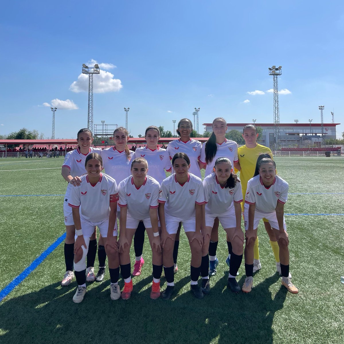 CANTERA | Triunfo para las cadetes de <a href="/ManuelBuzonB/">Manuel Buzón Barea</a> en un nuevo partido de la 1ª Andaluza Femenina Cadete:

#SevillaFCFem Cadete ⚪️🔴 11-0 Fundación Málaga CF. 

⚽️ Rocio (2), Carla (2), Andrea (2), Aurora, Laura Lancha, Barrios, Julia Torres y Carlota. 💪🏻

#CanteraSevillaFC