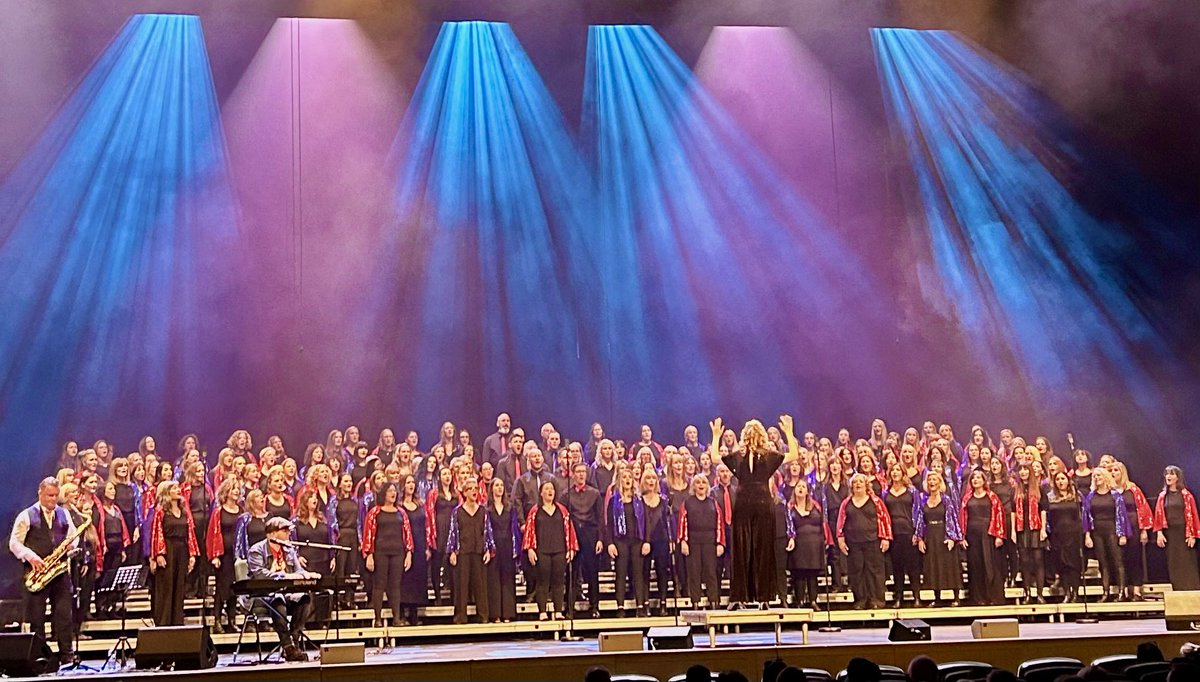 Devilsad2's tweet photo. What an amazing evening! The fantastic @thelineupchoir with @itsemmatiernial absolutely brilliant! https://t.co/x9M5LpFyTe
